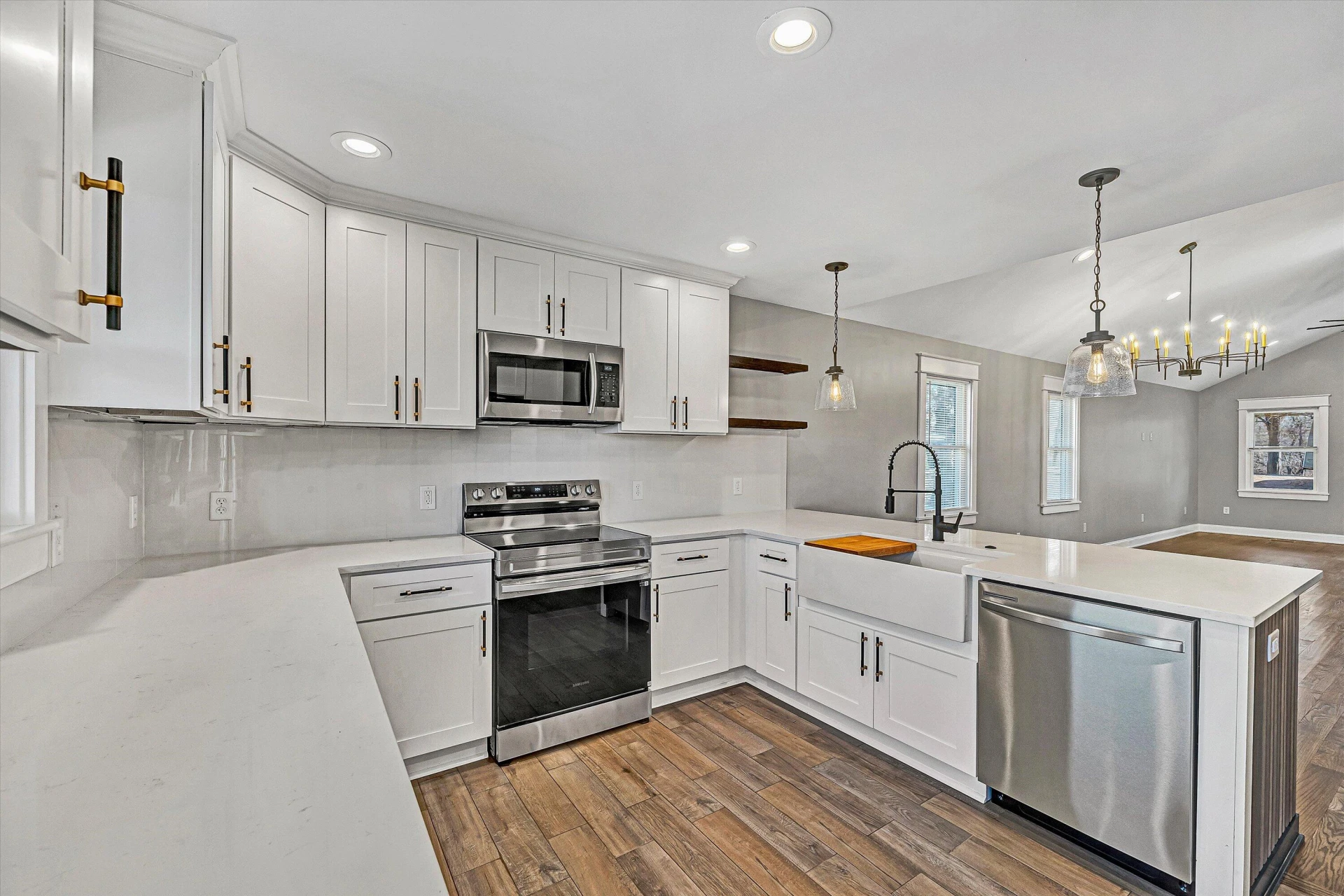 1617 Eastgate AVE NE - Photo 5