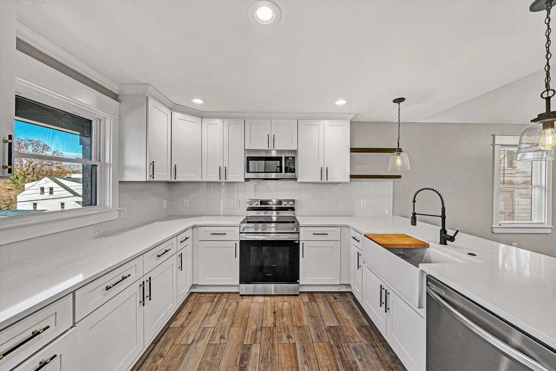 1617 Eastgate AVE NE - Photo 6