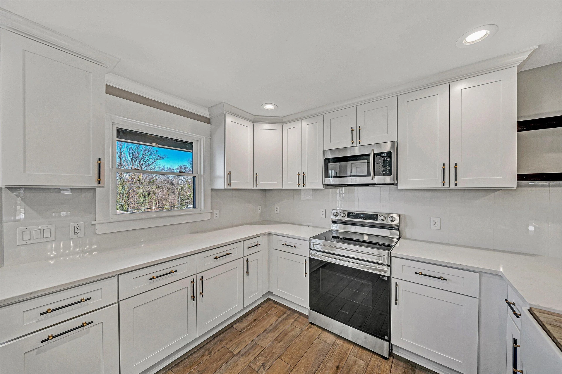 1617 Eastgate AVE NE - Photo 7