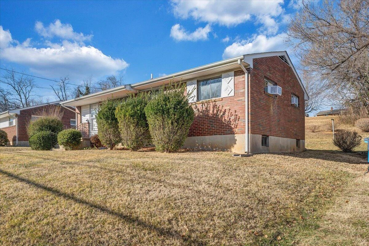 3651 TROUTLAND AVE NW - Photo 23