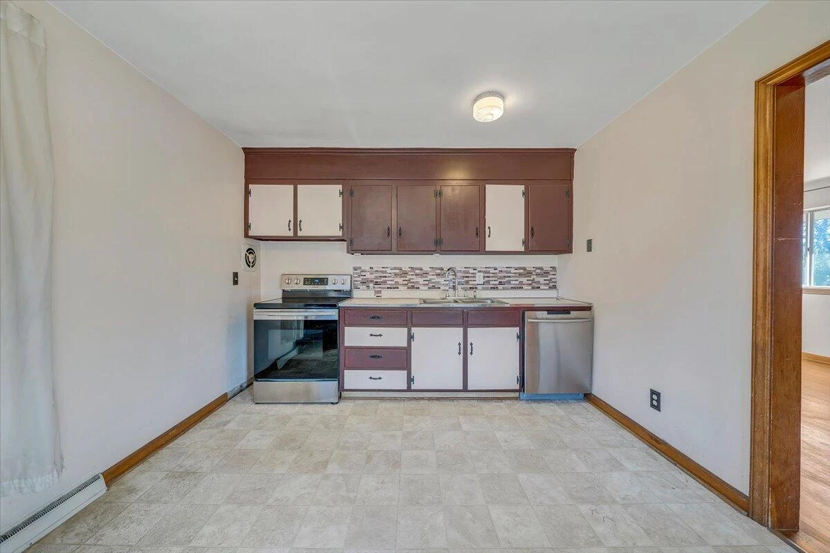 3651 TROUTLAND AVE NW - Photo 8