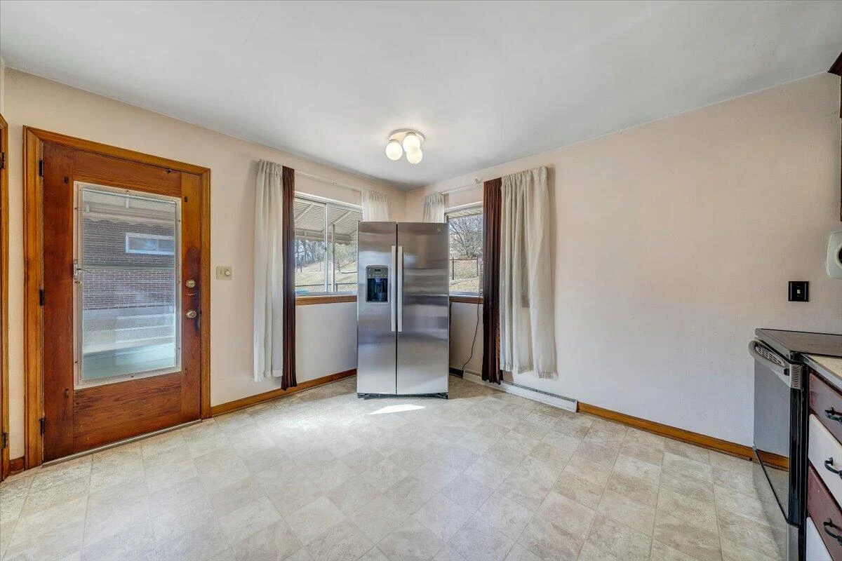 3651 TROUTLAND AVE NW - Photo 9