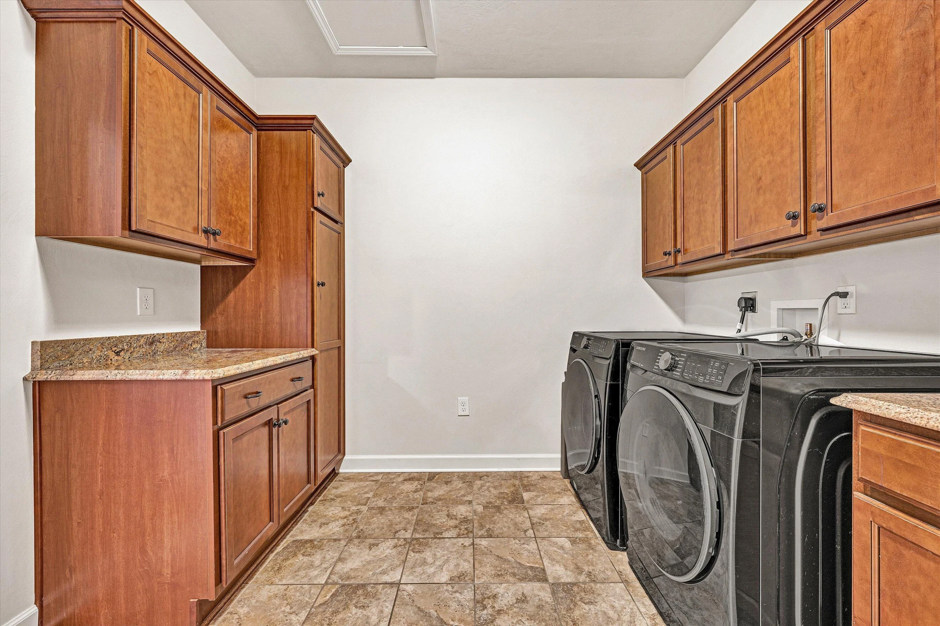 7125 Linn Cove CT - Photo 24