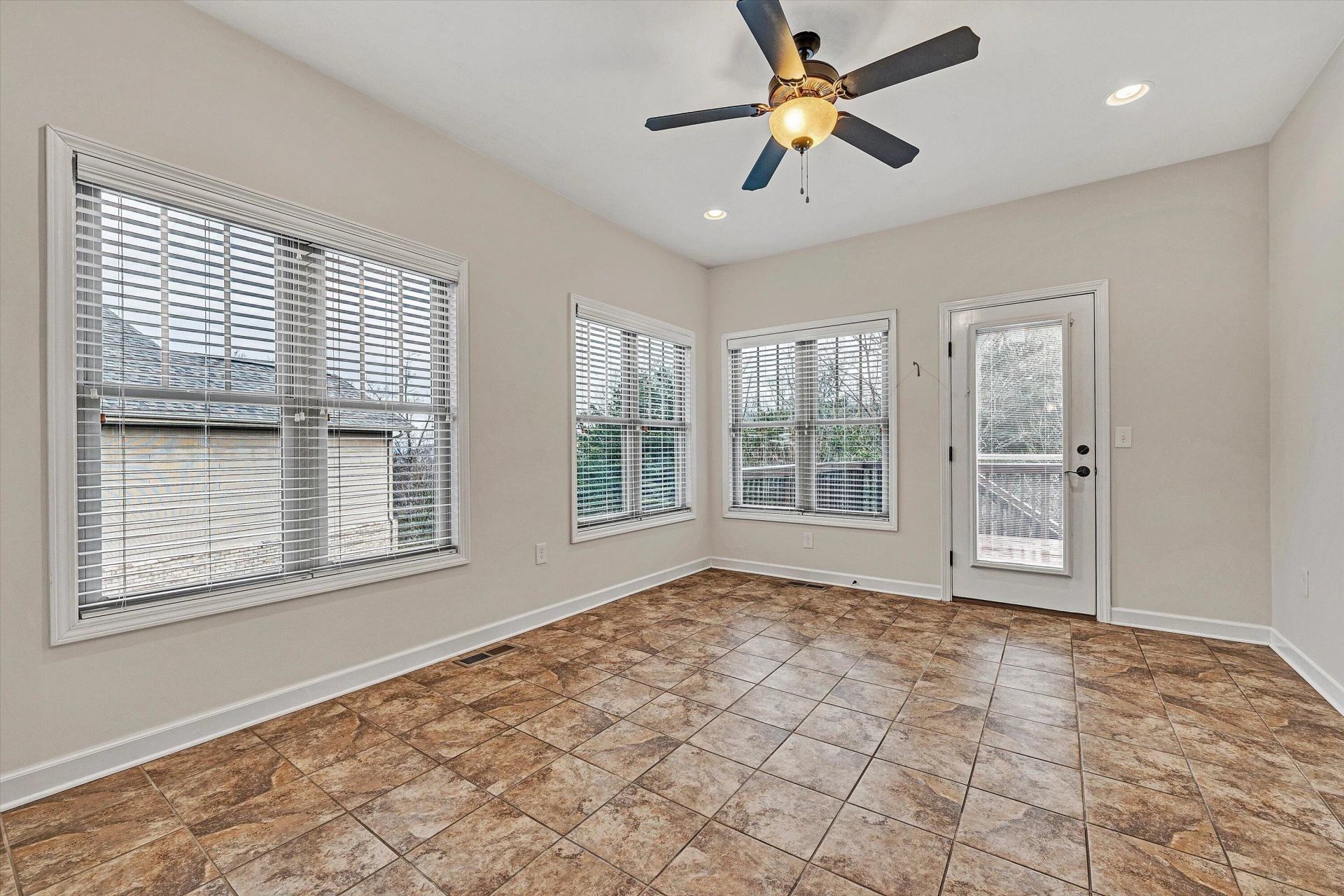 7125 Linn Cove CT - Photo 6
