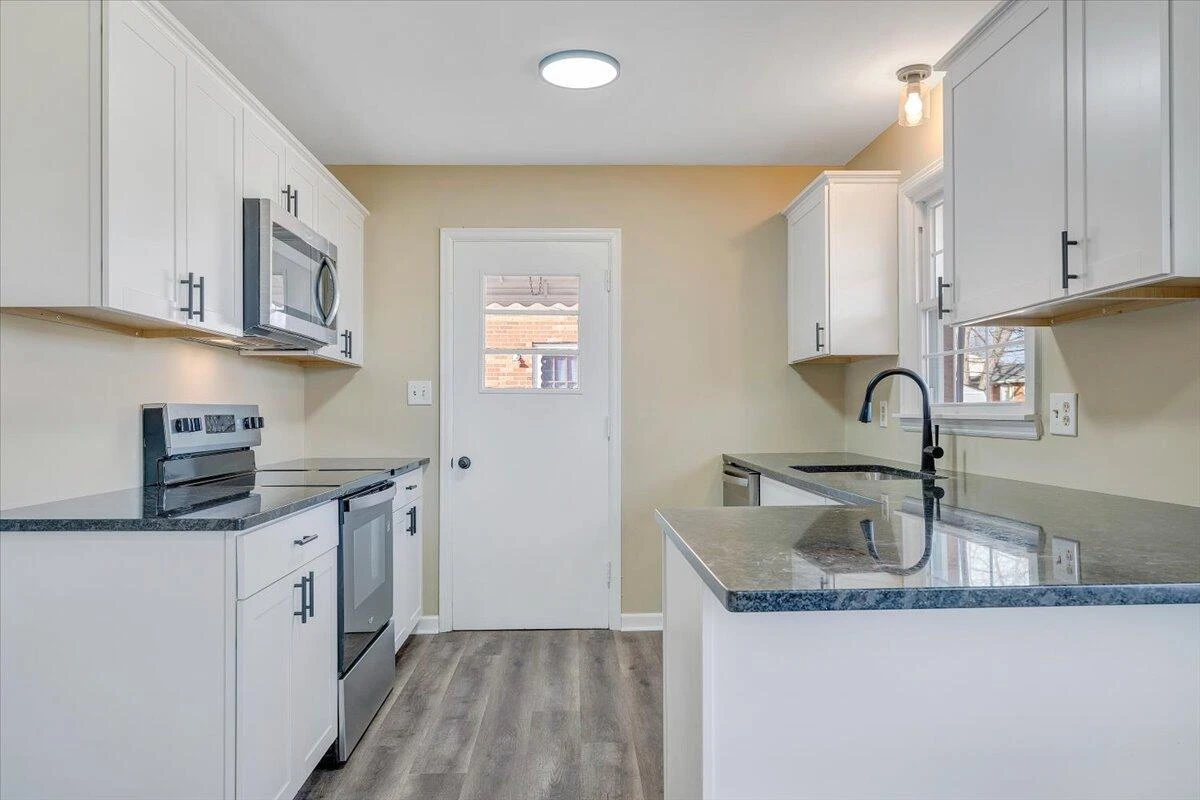 5809 Sierra DR NW - Photo 10