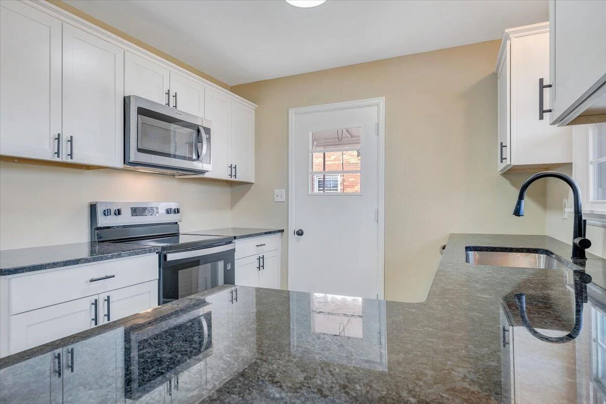 5809 Sierra DR NW - Photo 12