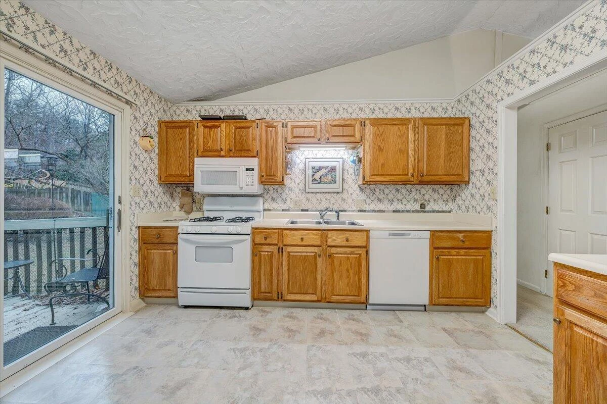 2720 Grandin RD SW - Photo 28