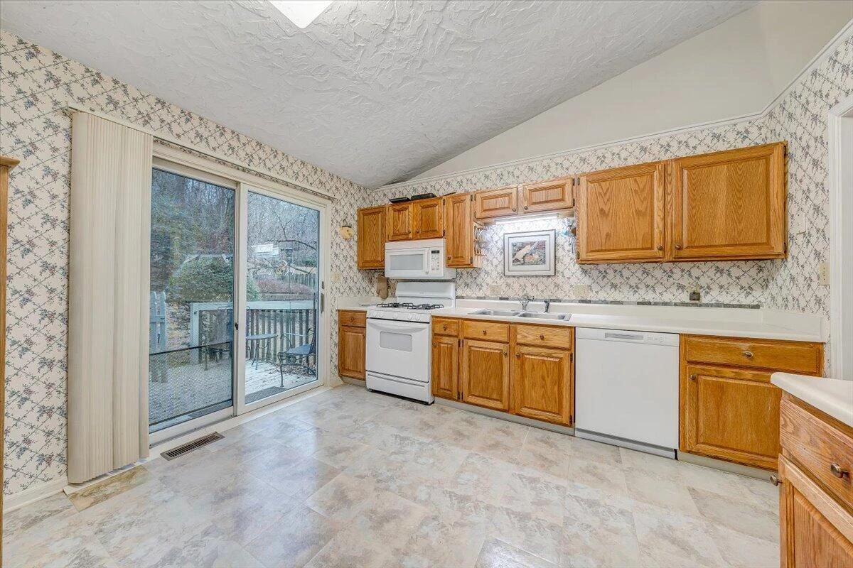 2720 Grandin RD SW - Photo 29
