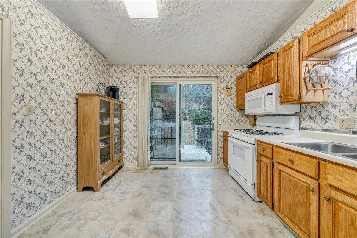 2720 Grandin RD SW - Photo 31