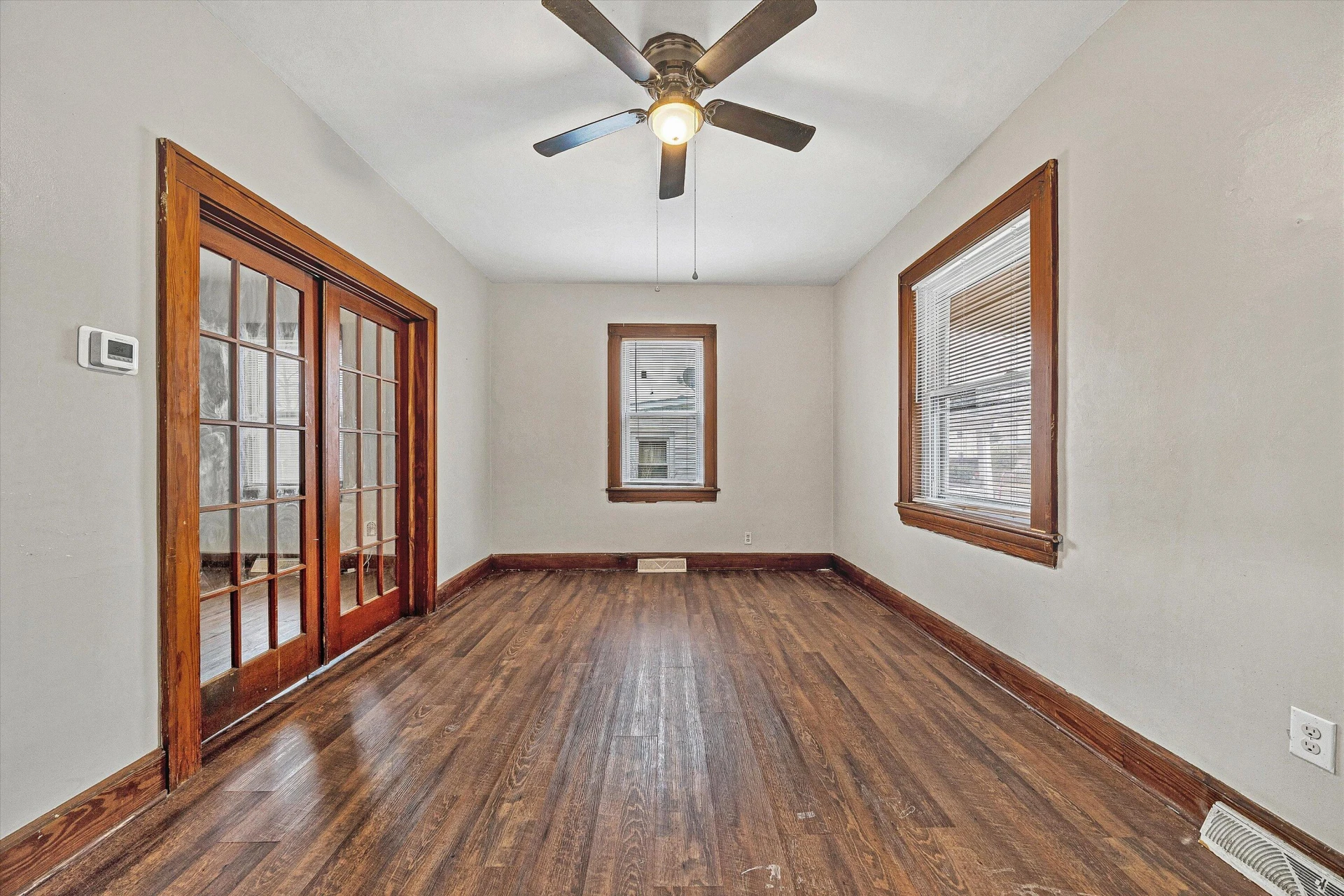919 Dale AVE SE - Photo 4