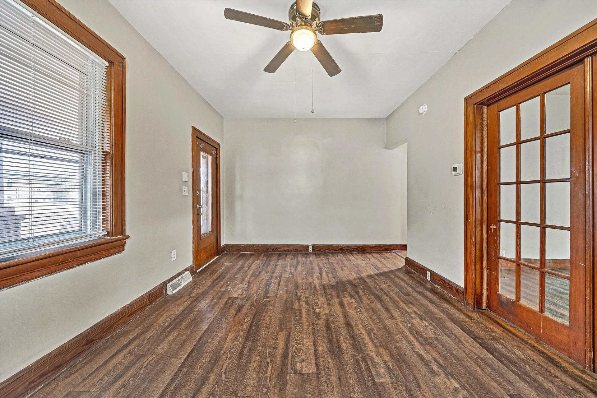 919 Dale AVE SE - Photo 5