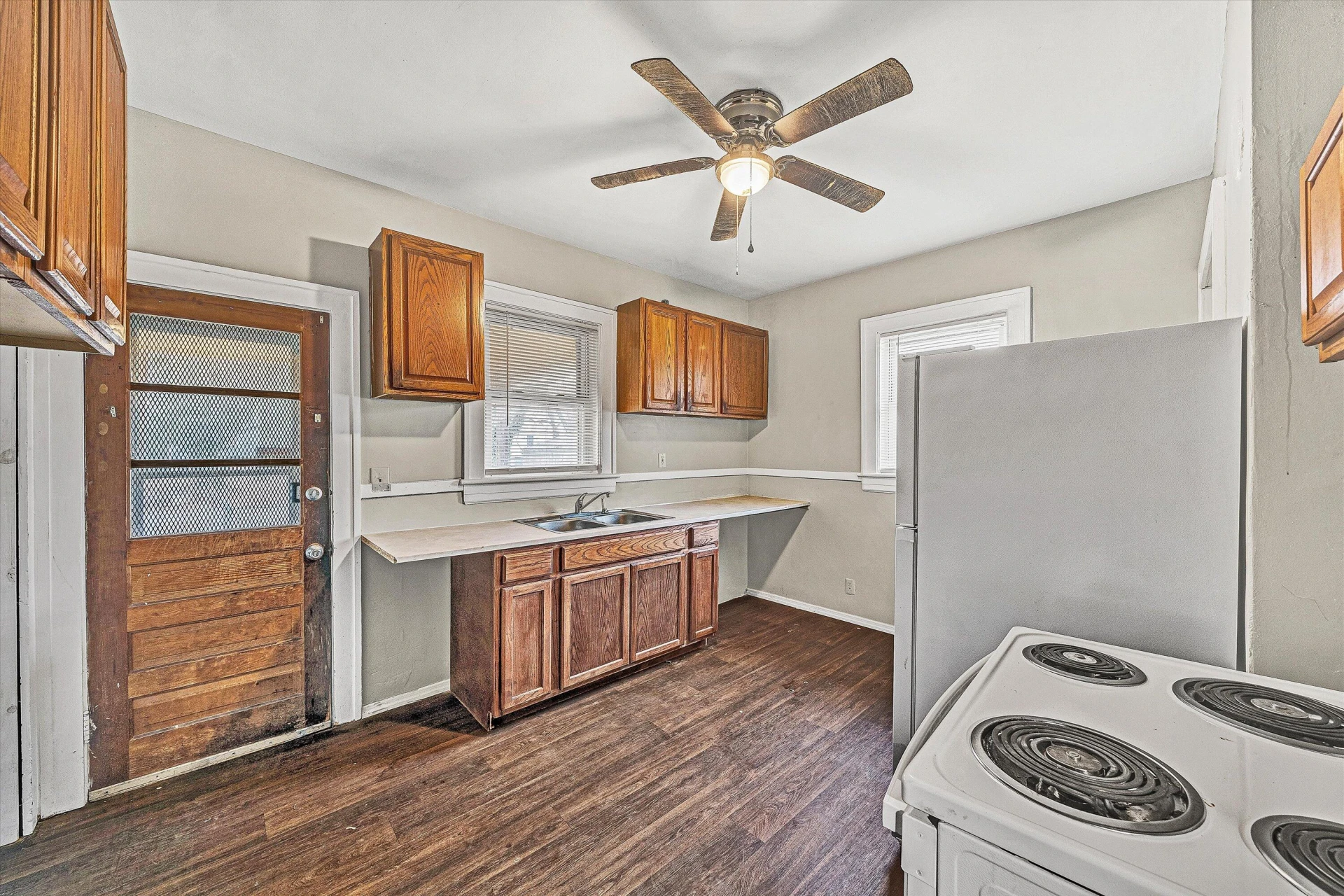 919 Dale AVE SE - Photo 7