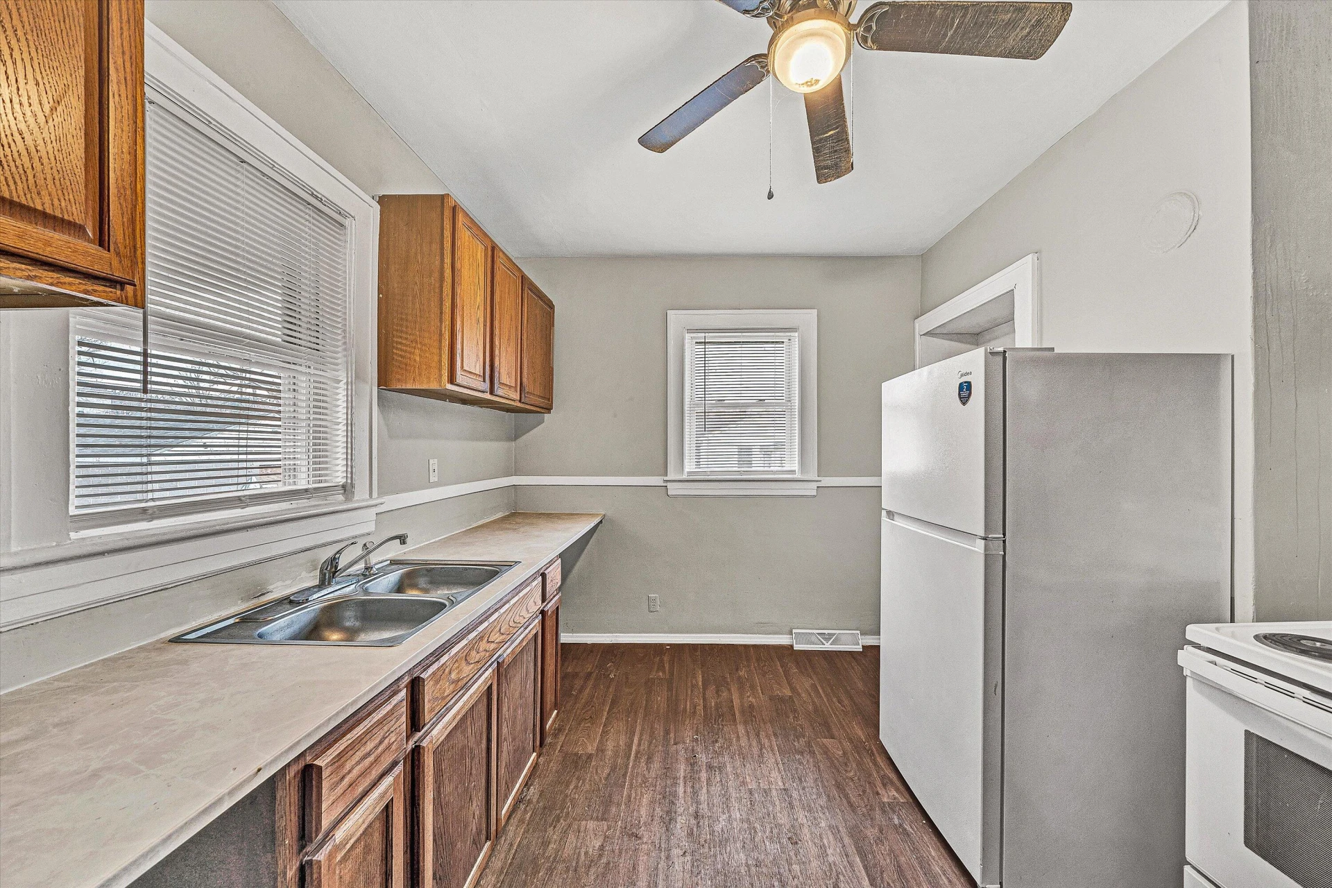 919 Dale AVE SE - Photo 8
