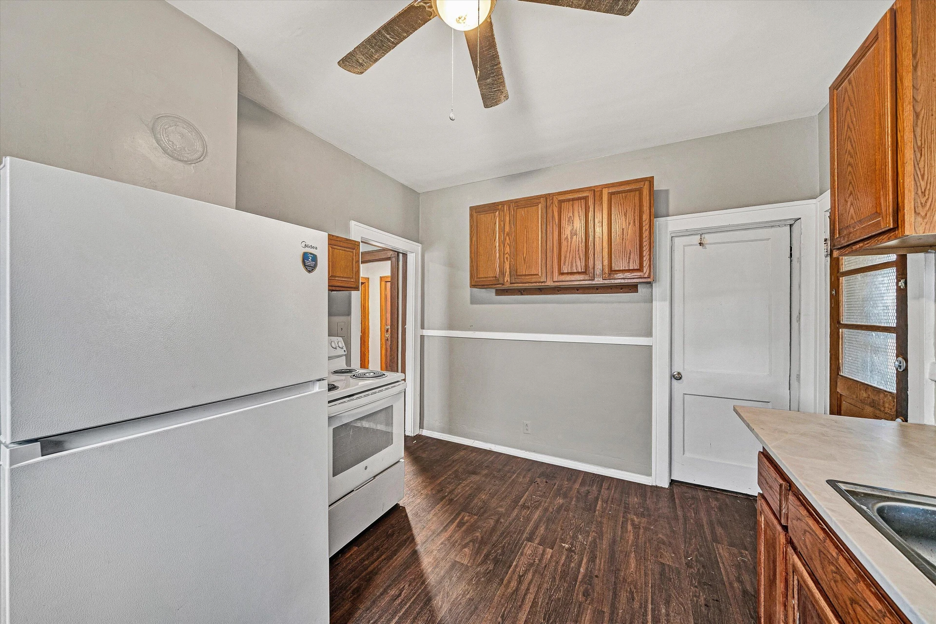 919 Dale AVE SE - Photo 9