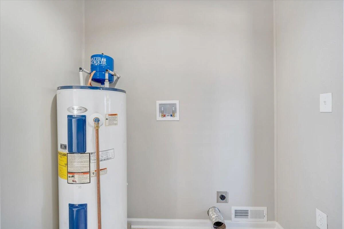 4713 Delray ST NW - Photo 36
