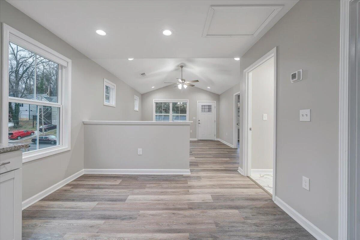 1424 Varnell AVE NE - Photo 10