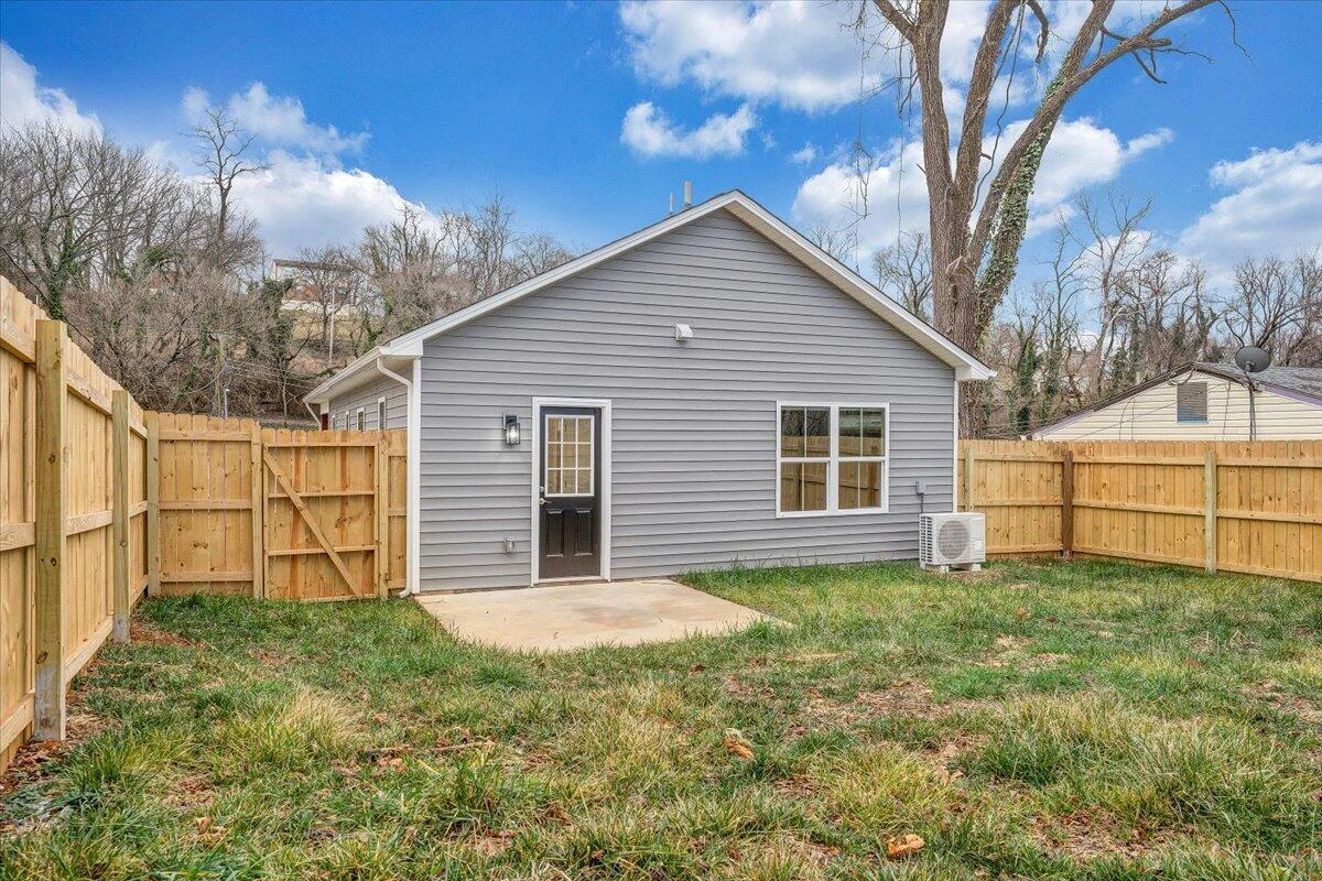 1424 Varnell AVE NE - Photo 20