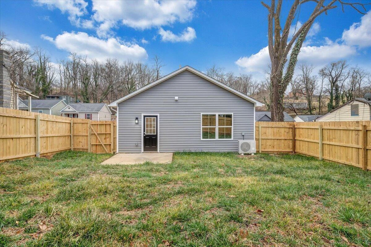 1424 Varnell AVE NE - Photo 21