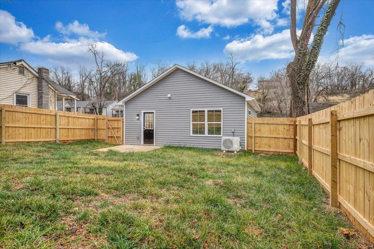 1424 Varnell AVE NE - Photo 22