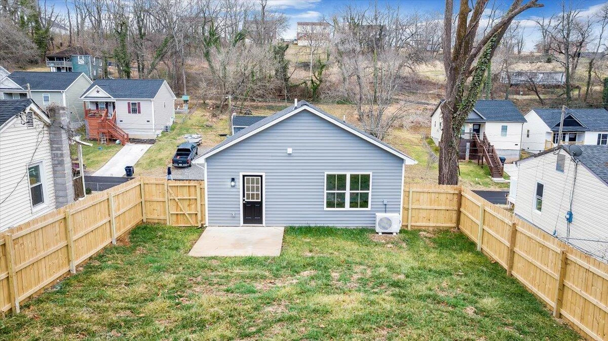 1424 Varnell AVE NE - Photo 26