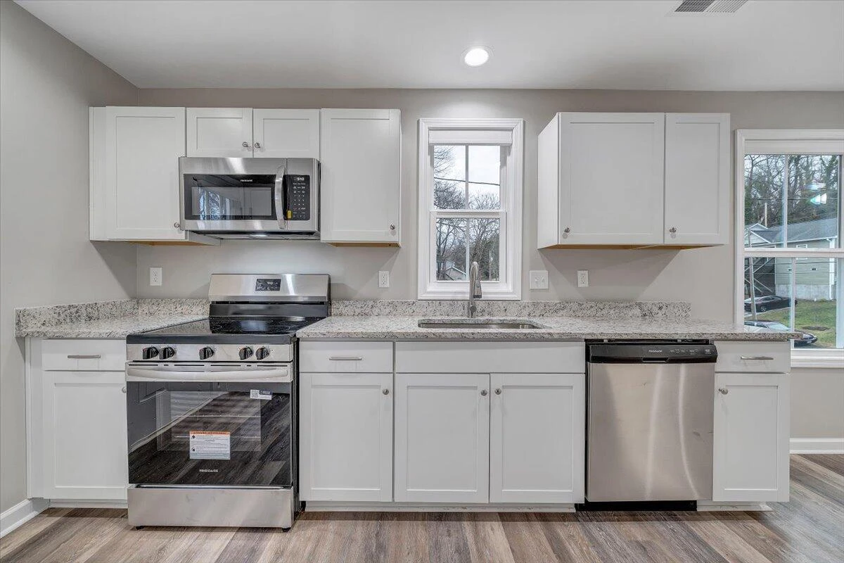 1424 Varnell AVE NE - Photo 7