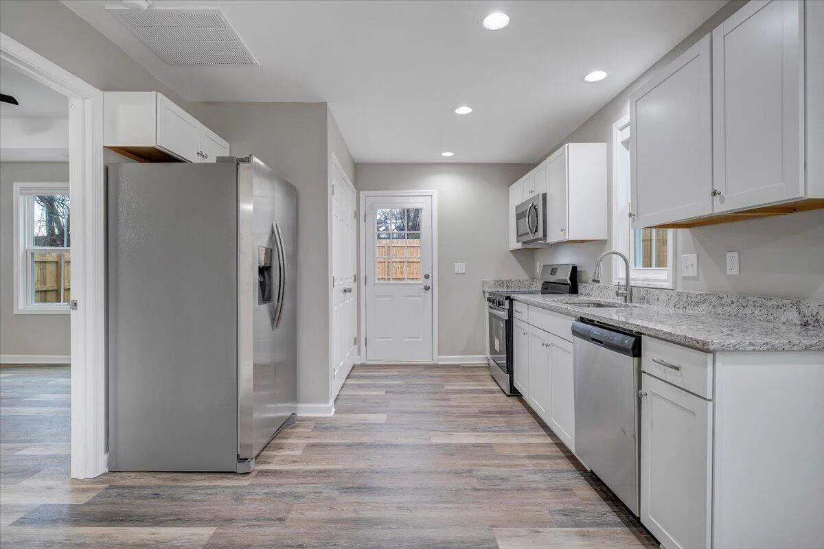 1424 Varnell AVE NE - Photo 9