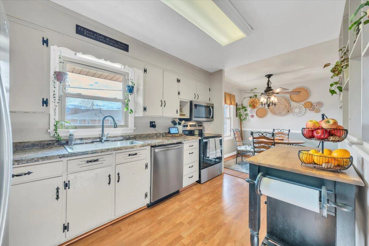 4336 Fontaine DR - Photo 15