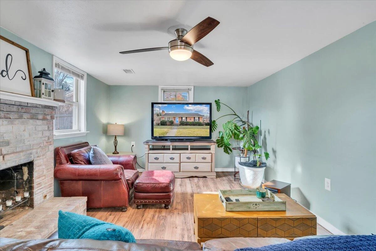 4336 Fontaine DR - Photo 29