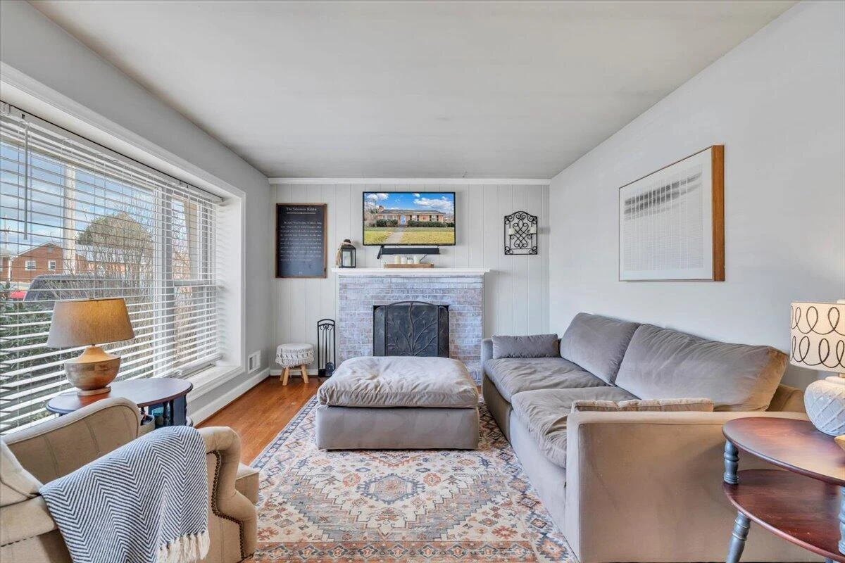 4336 Fontaine DR - Photo 3