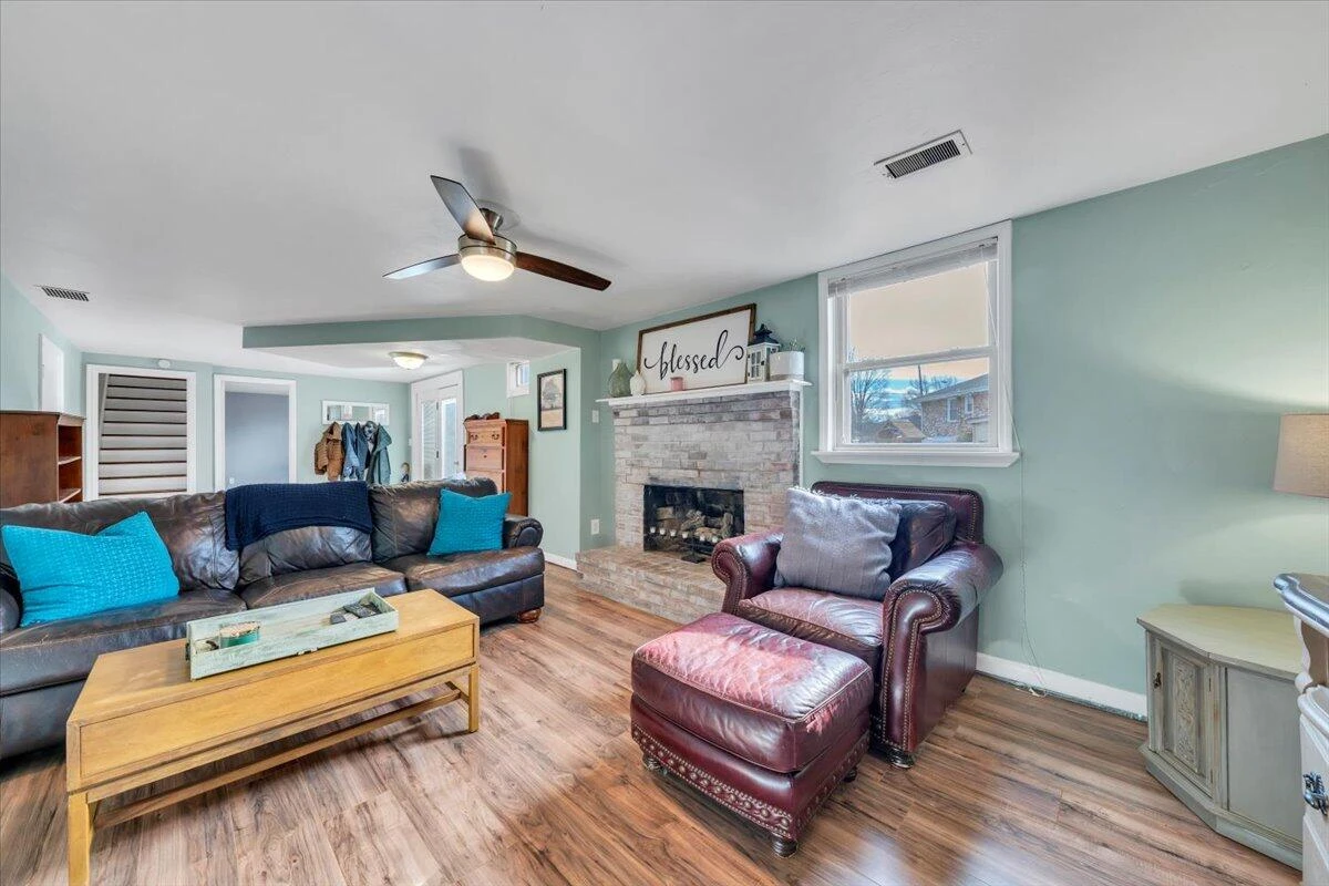 4336 Fontaine DR - Photo 32