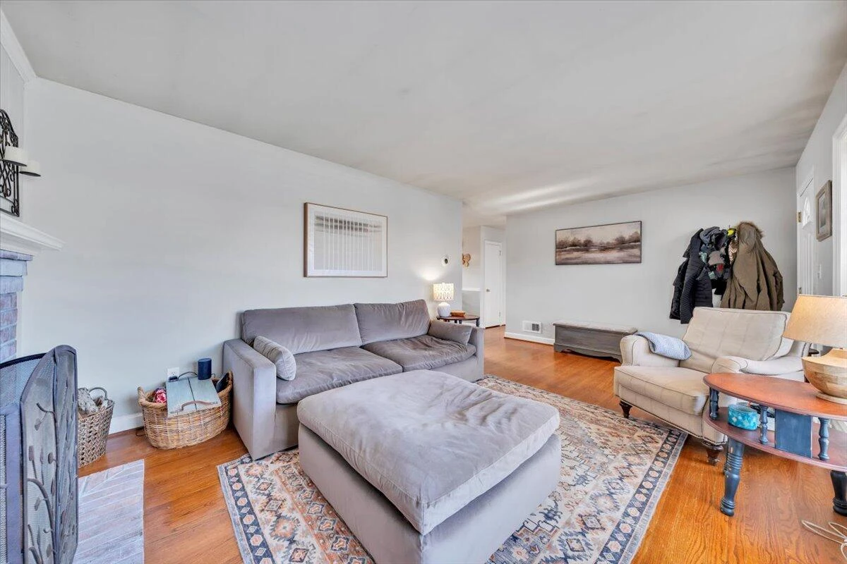 4336 Fontaine DR - Photo 6
