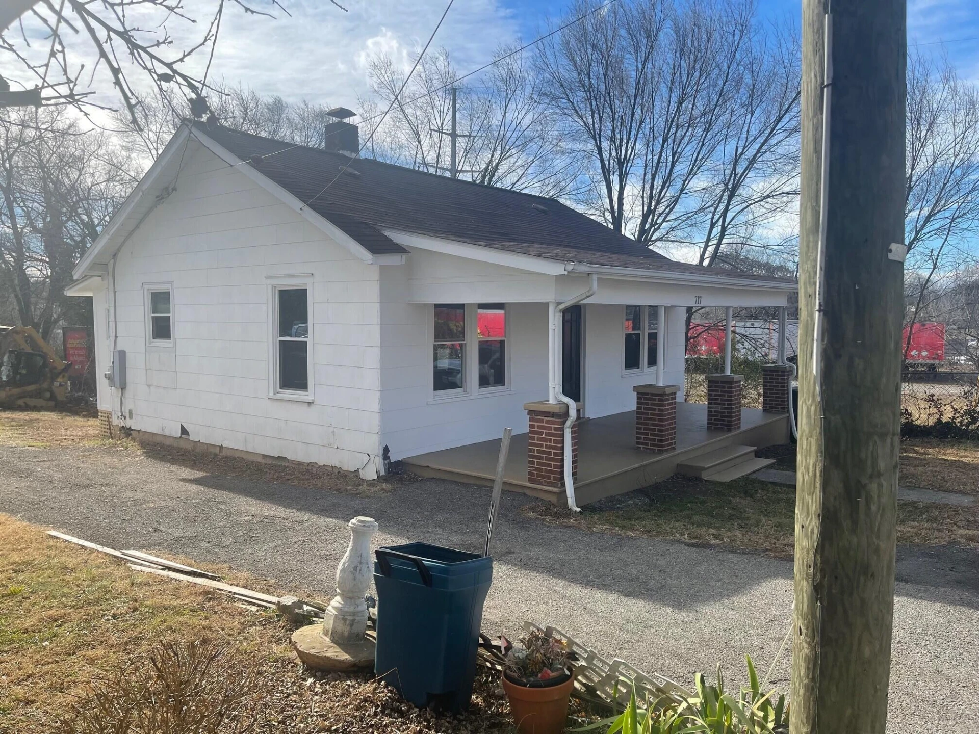 717 Mississippi AVE NE - Photo 2