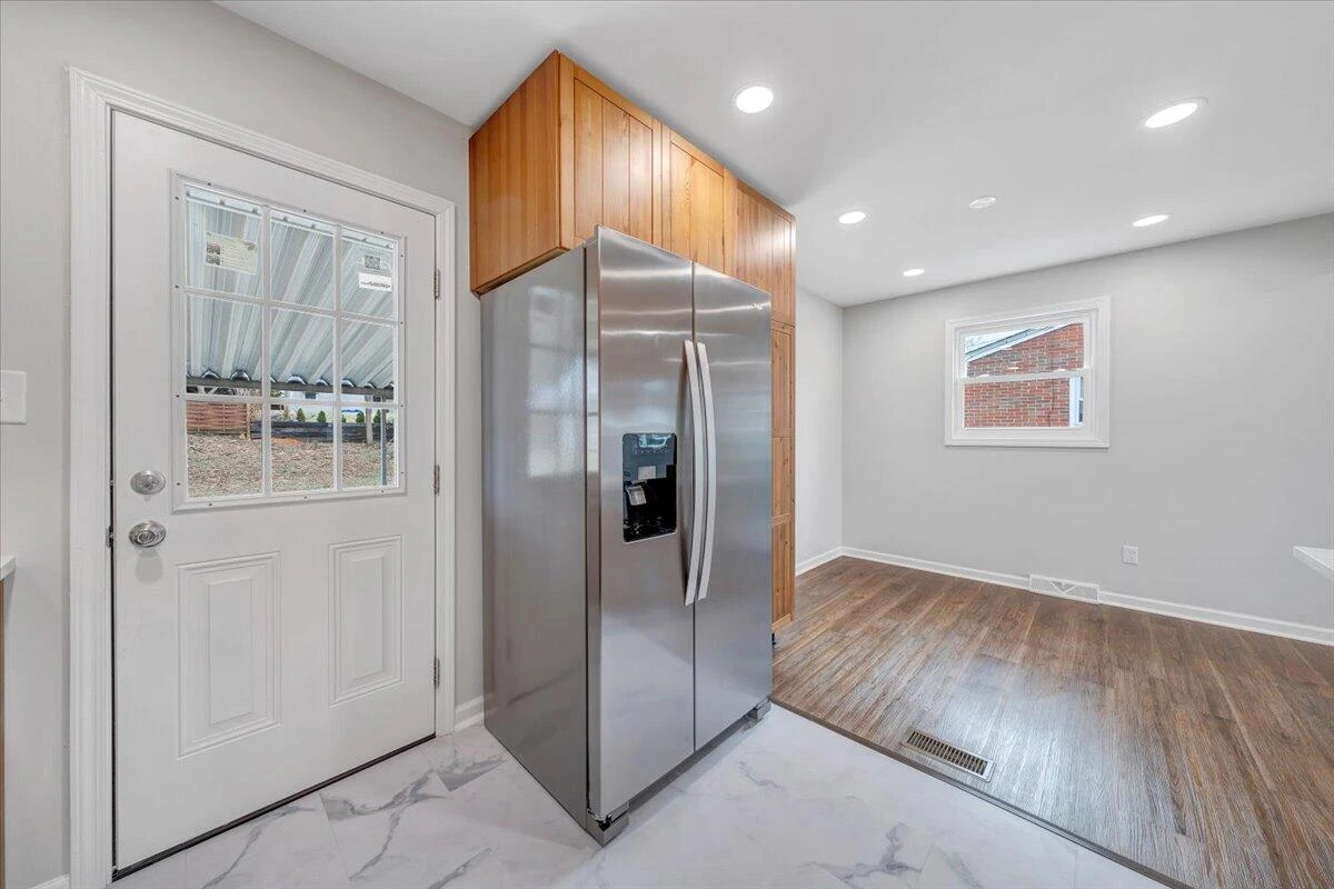 2120 Ellison AVE - Photo 11