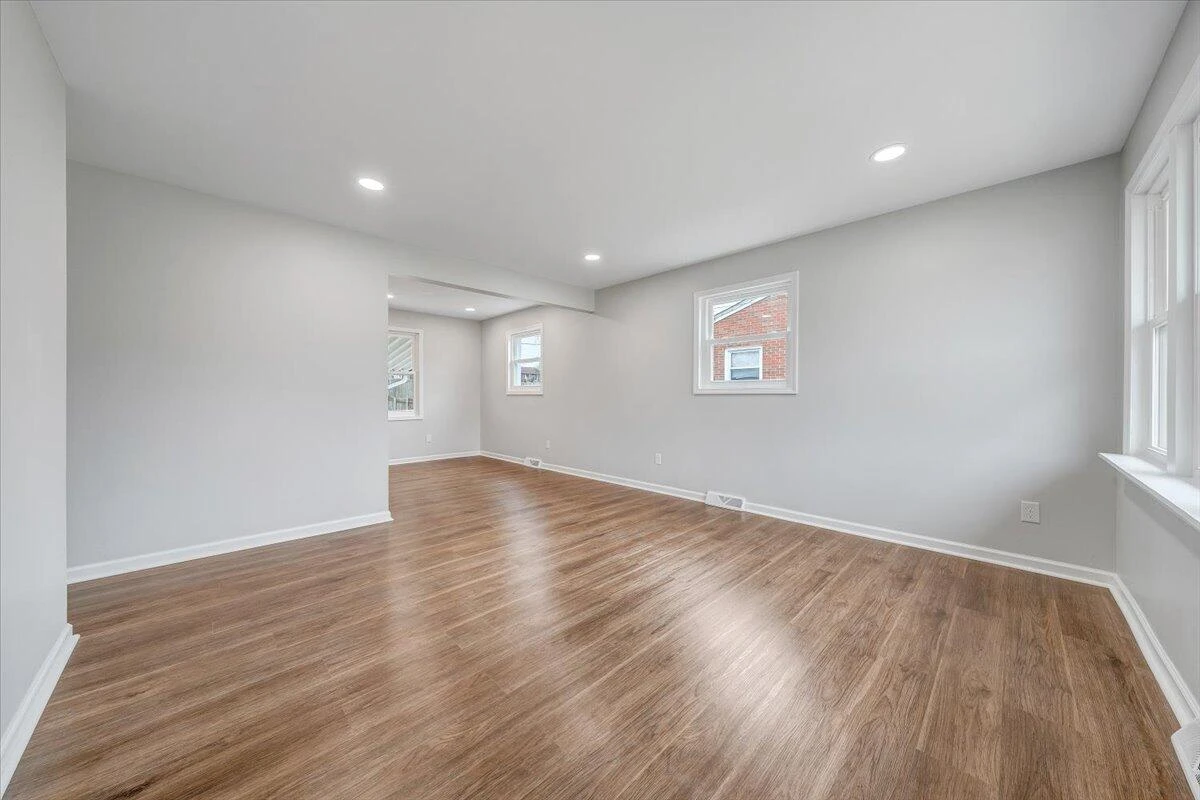 2120 Ellison AVE - Photo 2