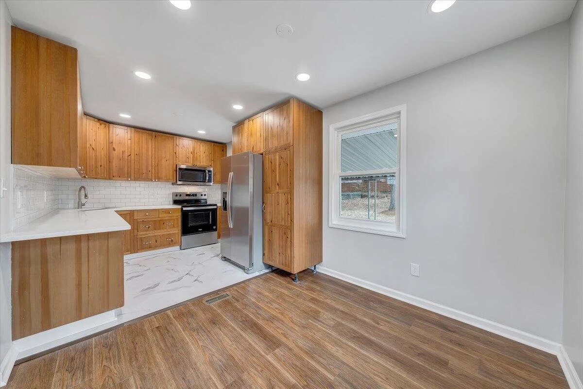 2120 Ellison AVE - Photo 7