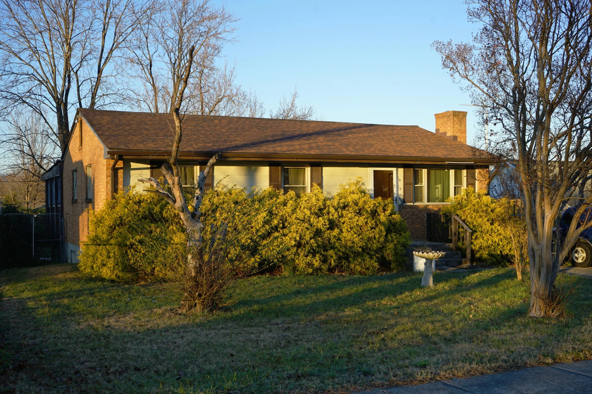 934 Pocahontas AVE NE