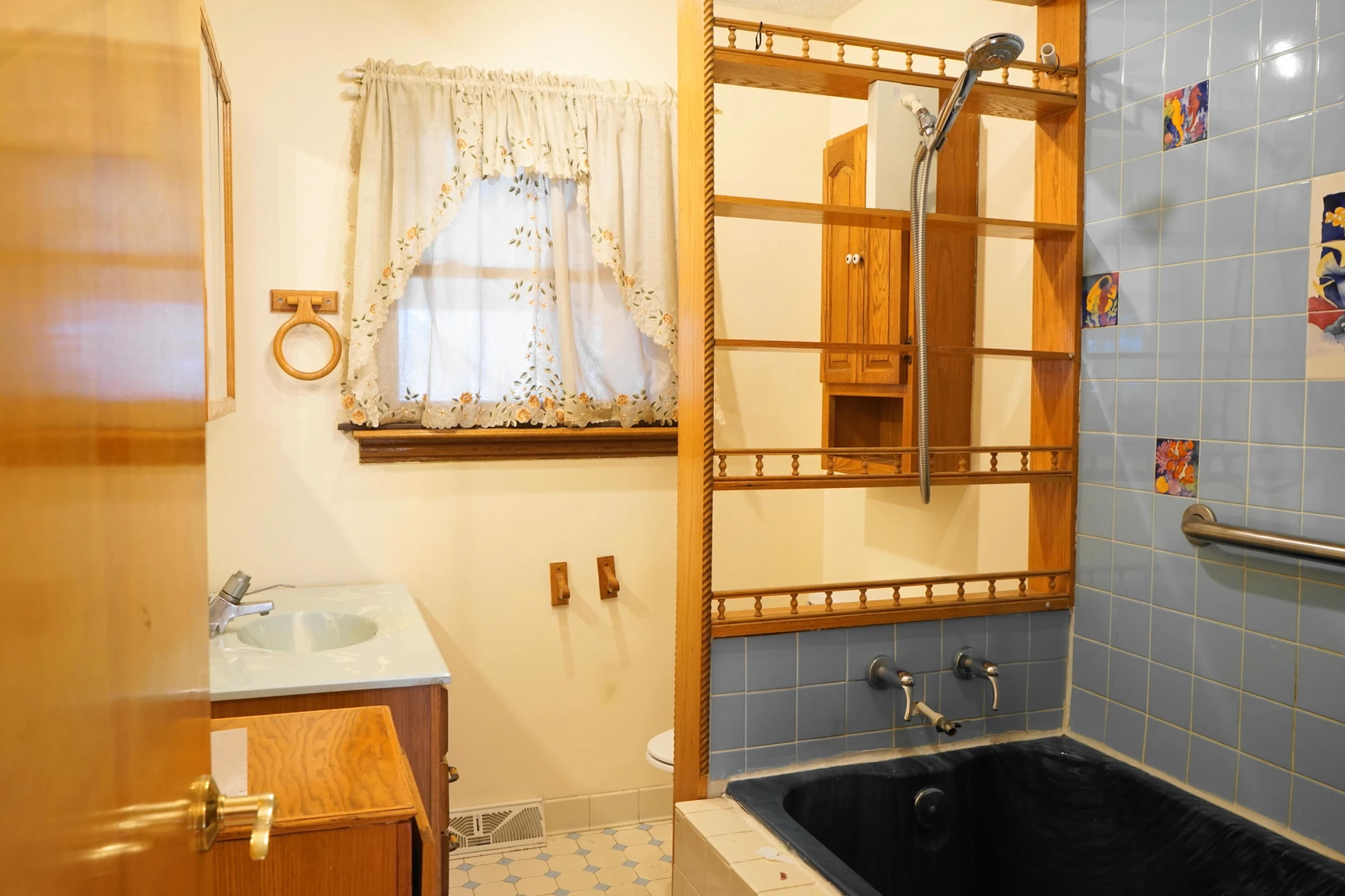 934 Pocahontas AVE NE - Photo 19