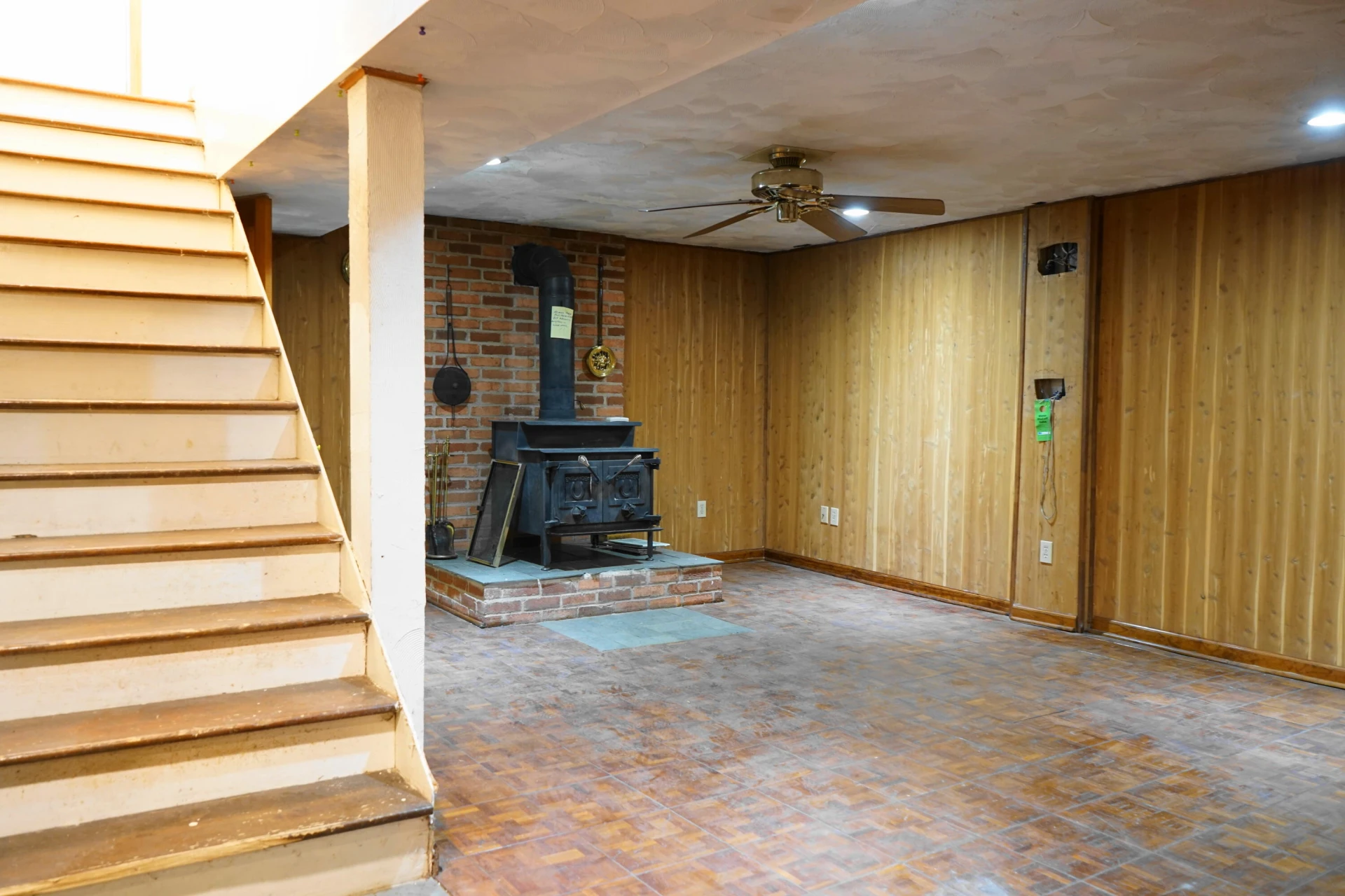 934 Pocahontas AVE NE - Photo 24