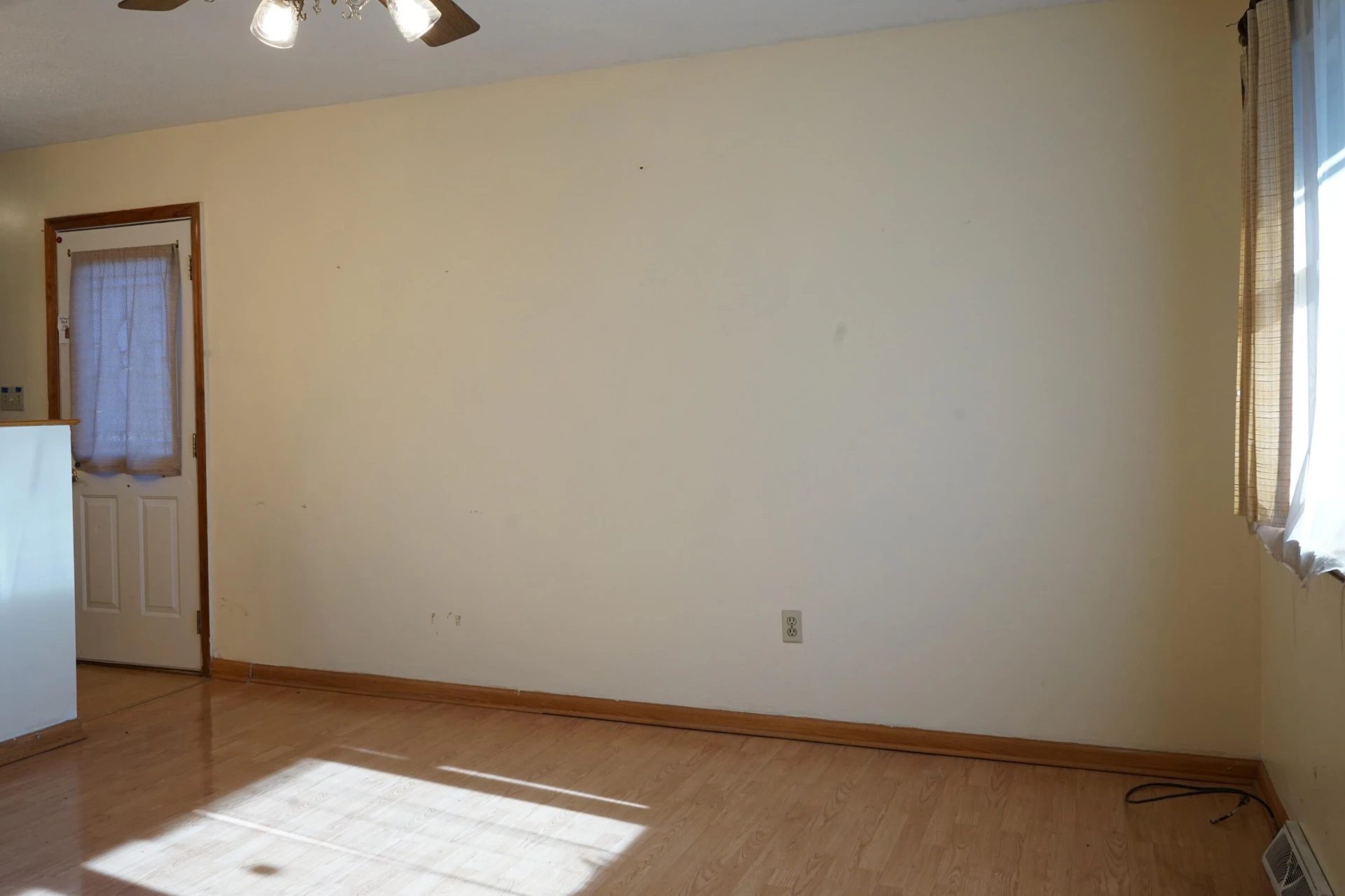 934 Pocahontas AVE NE - Photo 4