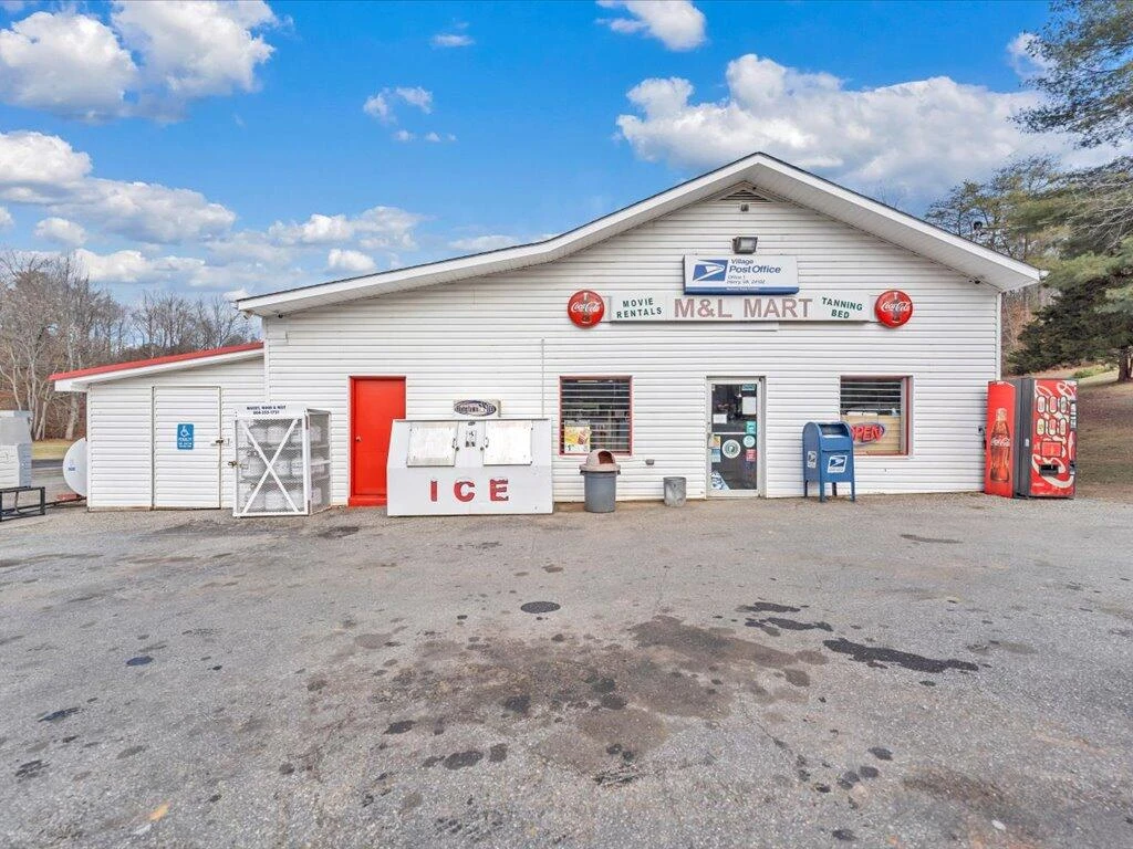 12825 Henry RD