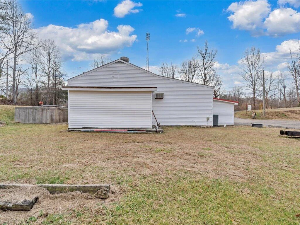 12825 Henry RD - Photo 19