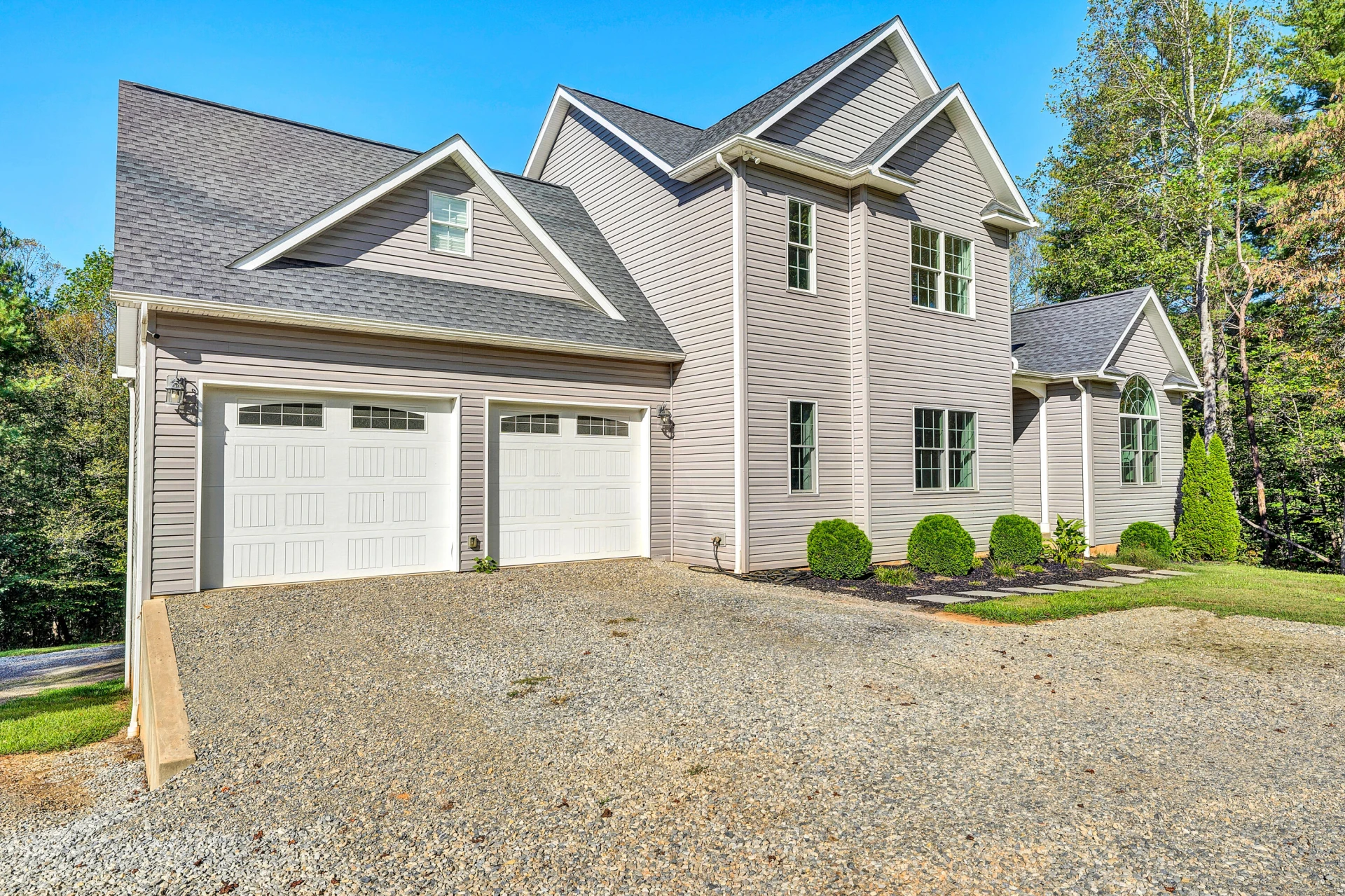 160 Blue Ridge LN - Photo 2
