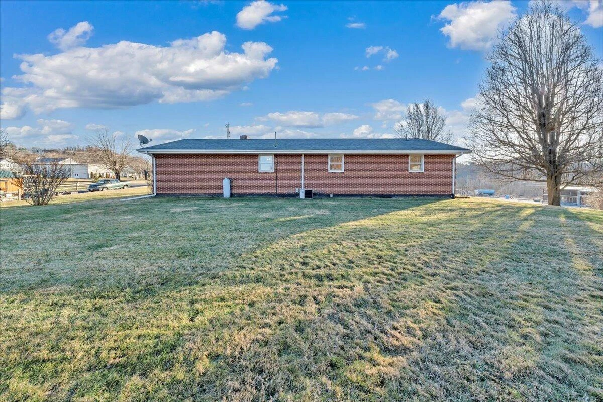 89 Lee ST - Photo 13