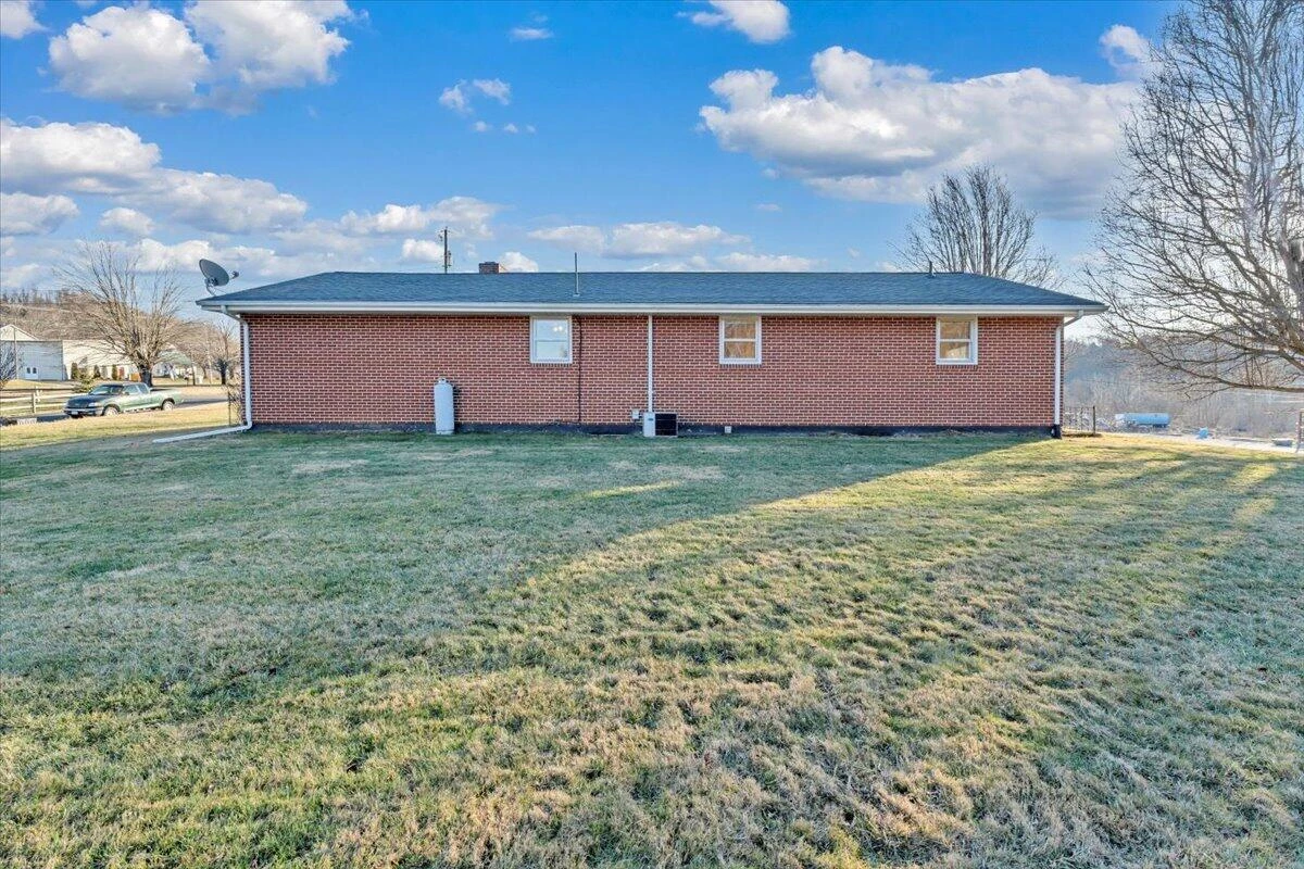 89 Lee ST - Photo 14