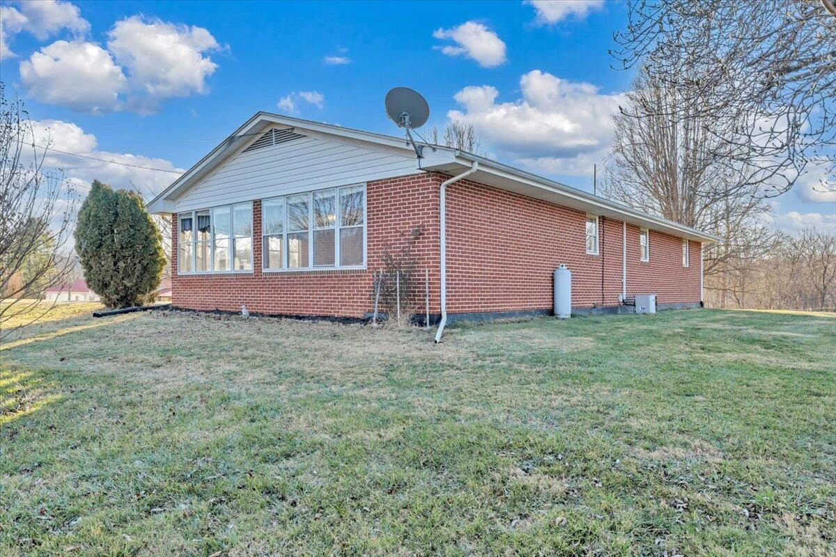 89 Lee ST - Photo 15