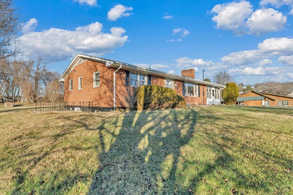 89 Lee ST - Photo 16