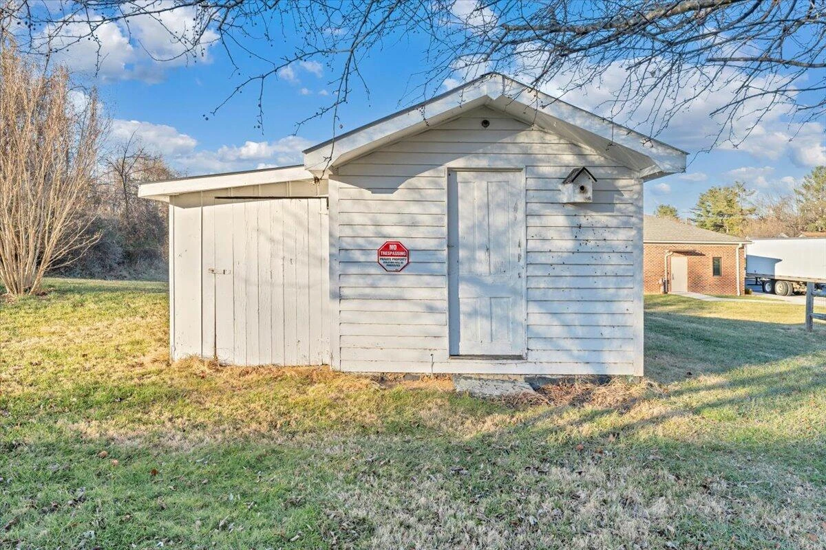 89 Lee ST - Photo 19