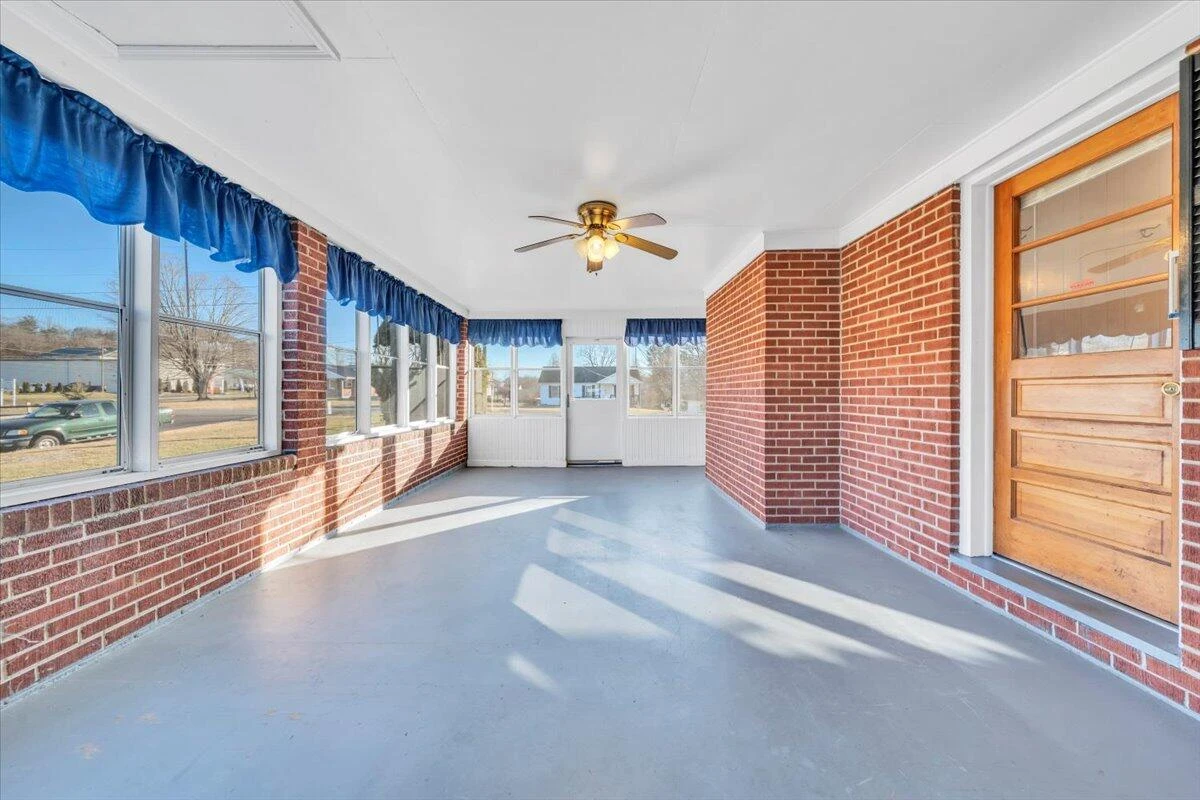 89 Lee ST - Photo 22