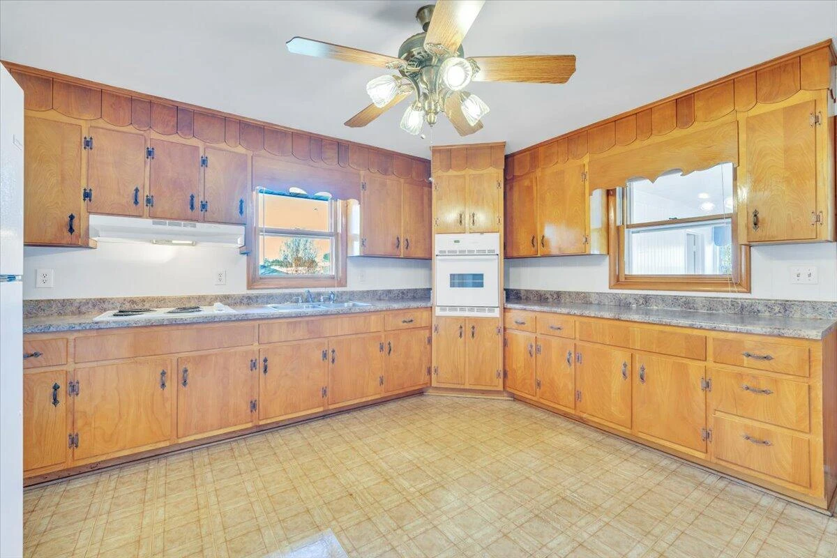 89 Lee ST - Photo 31