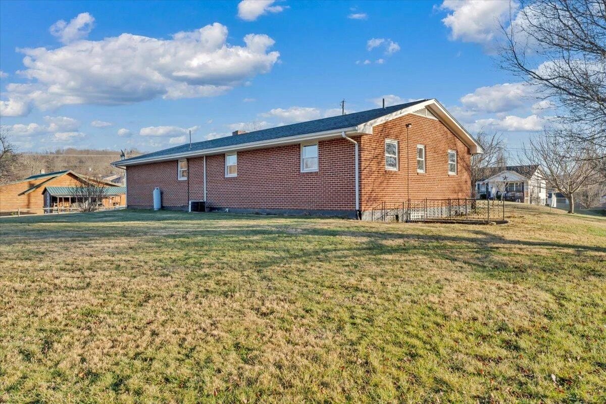 89 Lee ST - Photo 11